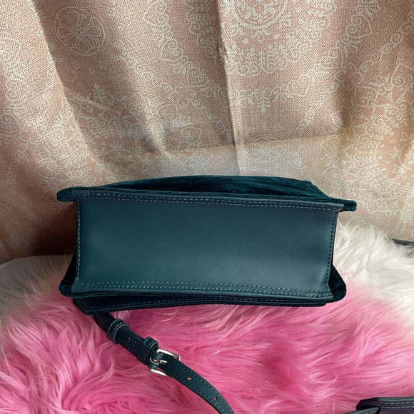 Aimee Kestenberg Green Velvet Crossbody Bag NWOT - Picture 4 of 7